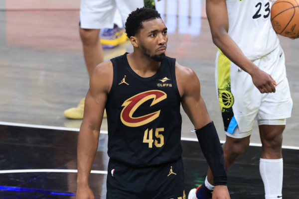 Donovan Mitchell Exits Game 4 With Ankle Injury as Cavaliers Fall to Pacers