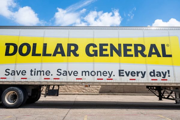Dollar General Shares Surge 15% on Raised Full-Year Forecast, Tariff Concerns Eased