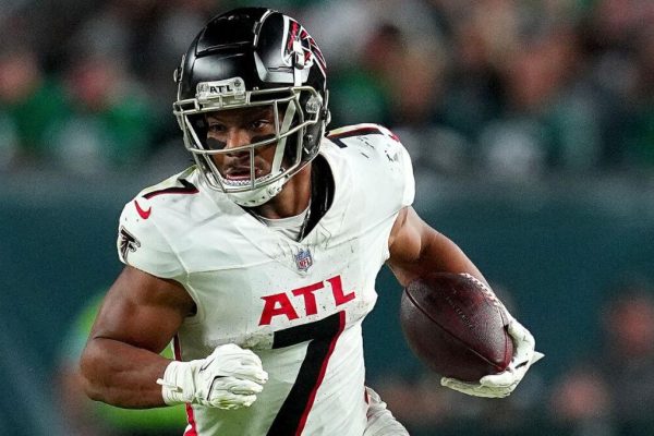 Falcons’ Bijan Robinson Aims to Mirror Saquon Barkley’s Explosive Impact in 2025