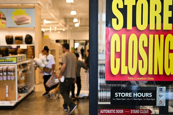 Fed Beige Book Highlights Slowing Growth, Inflation Pressure, and Tepid Job Market