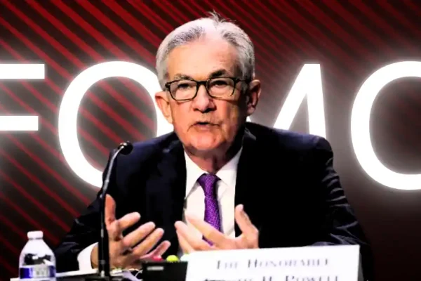 Fed Resists Rate Cuts Amid Tariff Concerns